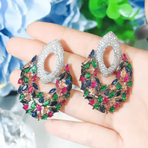 Zirconia Claw earrings | حلق ألماس فاخر - حلق لؤلؤ - عقد ذهبي أنيق