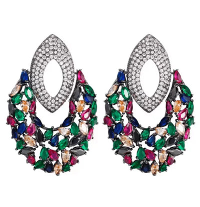 Zirconia Claw earrings | حلق ألماس فاخر - حلق لؤلؤ - عقد ذهبي أنيق