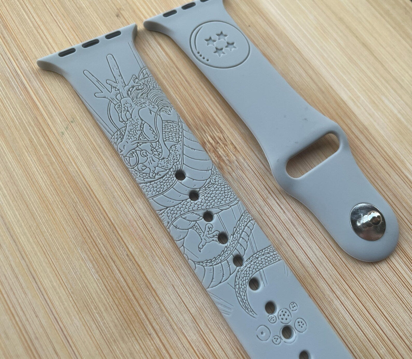 "Strap in Style – Designer Silicone That Speaks Luxury"  اربطها بأناقة – سيليكون مصمم ينطق بالفخامة