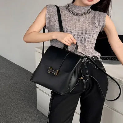 Elegant Black Leather Backpack for Women حقيبة ظهر جلدية سوداء أنيقة للنساء