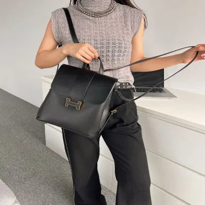 Elegant Black Leather Backpack for Women حقيبة ظهر جلدية سوداء أنيقة للنساء